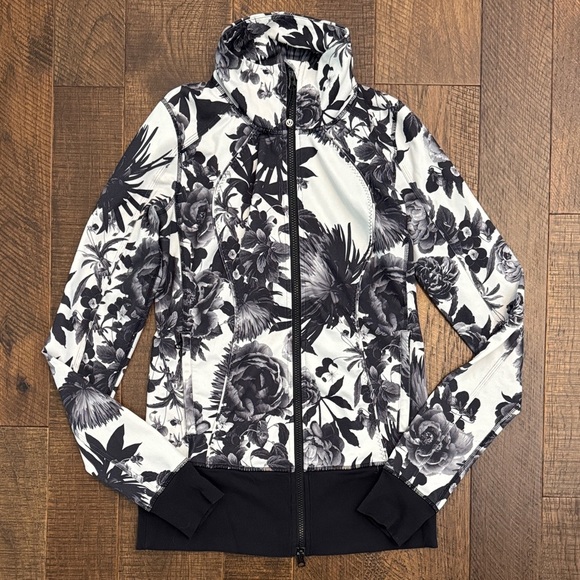 Lululemon Forme Jacket II Floral Brisk Bloom Black White Cuffins - Picture 2 of 13